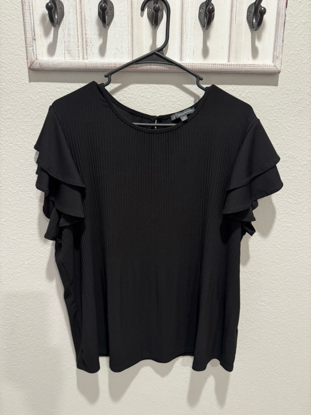 Black Ruffle Sleeve Women's Top - Adrianna Papell EUC